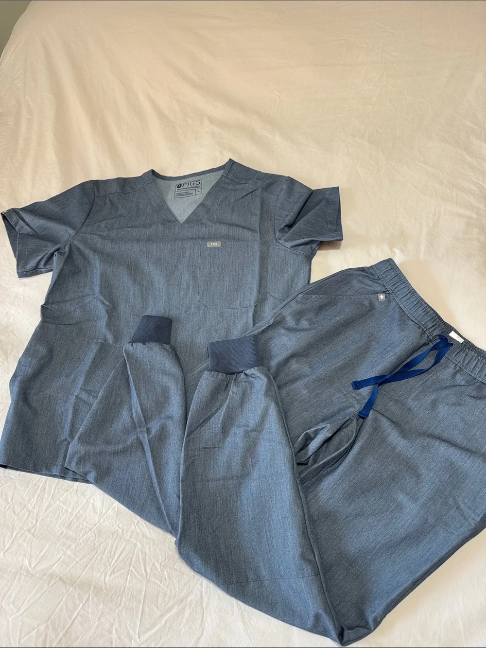 FIGS Gray Blue Scrub Top and Jogger Set Men’s Medium
